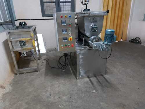 Semi Automatic Macaroni Extruder 50 Kgh