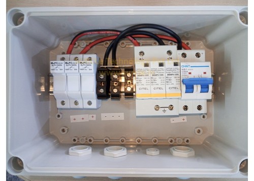 Xlpe Surcle Solar On-Grid 3 In 1 Out 1000V Dcdb
