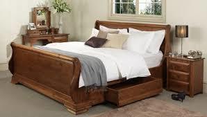 Oleigh king size bed