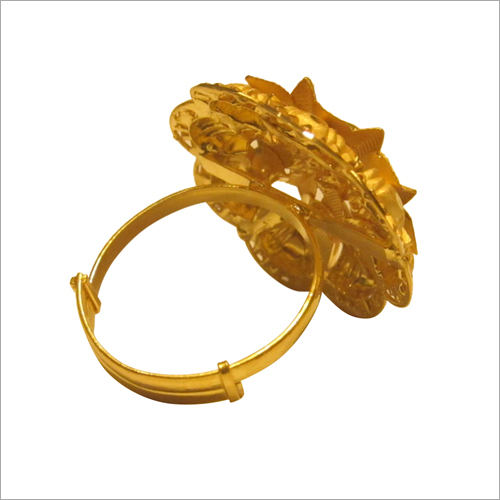 Ladies Party Wear Gold Ring