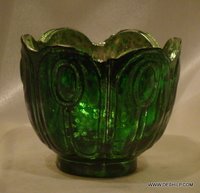 GREEN GLASS DESIGNER T LIGHT HOLDER