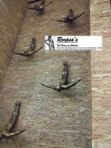 Frp Diving Man Mural Sculpture