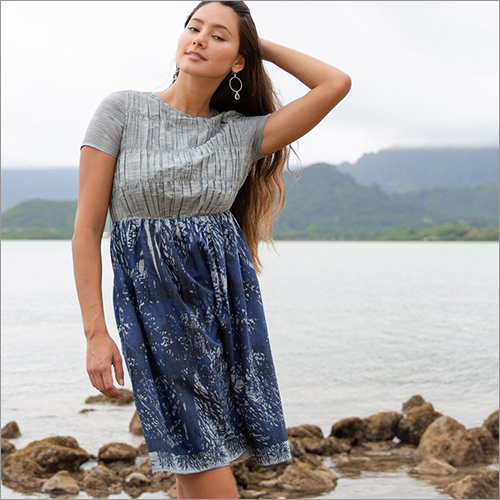 Ladies Flounce Sleeve Printed Dress Size: Small