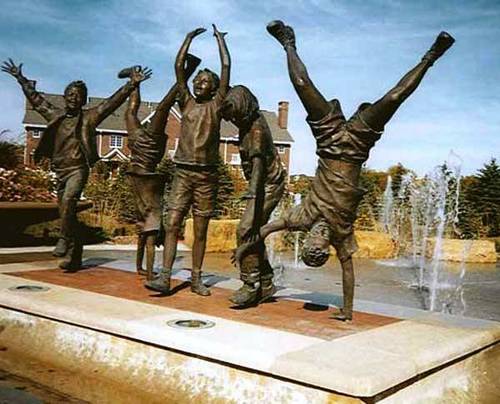 Figurative Statue