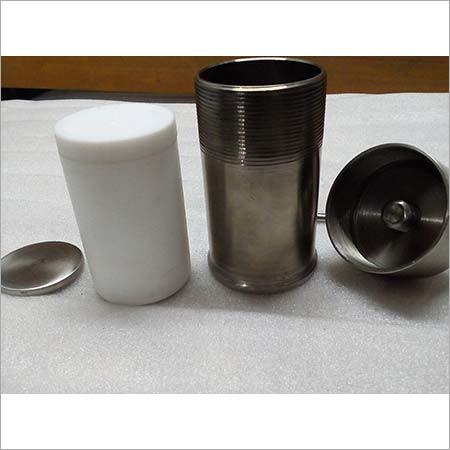 Autoclave Screw Type With Ptfe Chamber Size: 10 To 2000 Ml