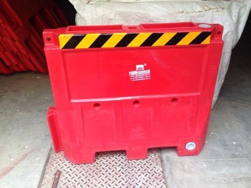 ROAD BARRICADE WATER FILLABLE  1Mtr