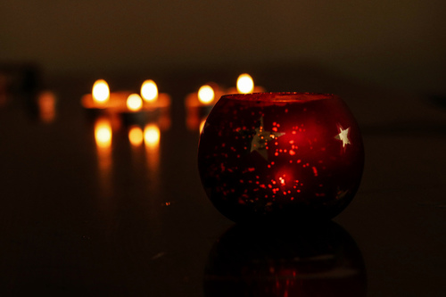Red star roound votive