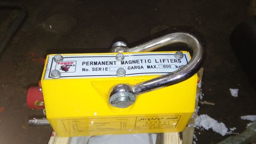 PERMANENT MAGNETIC LIFTER