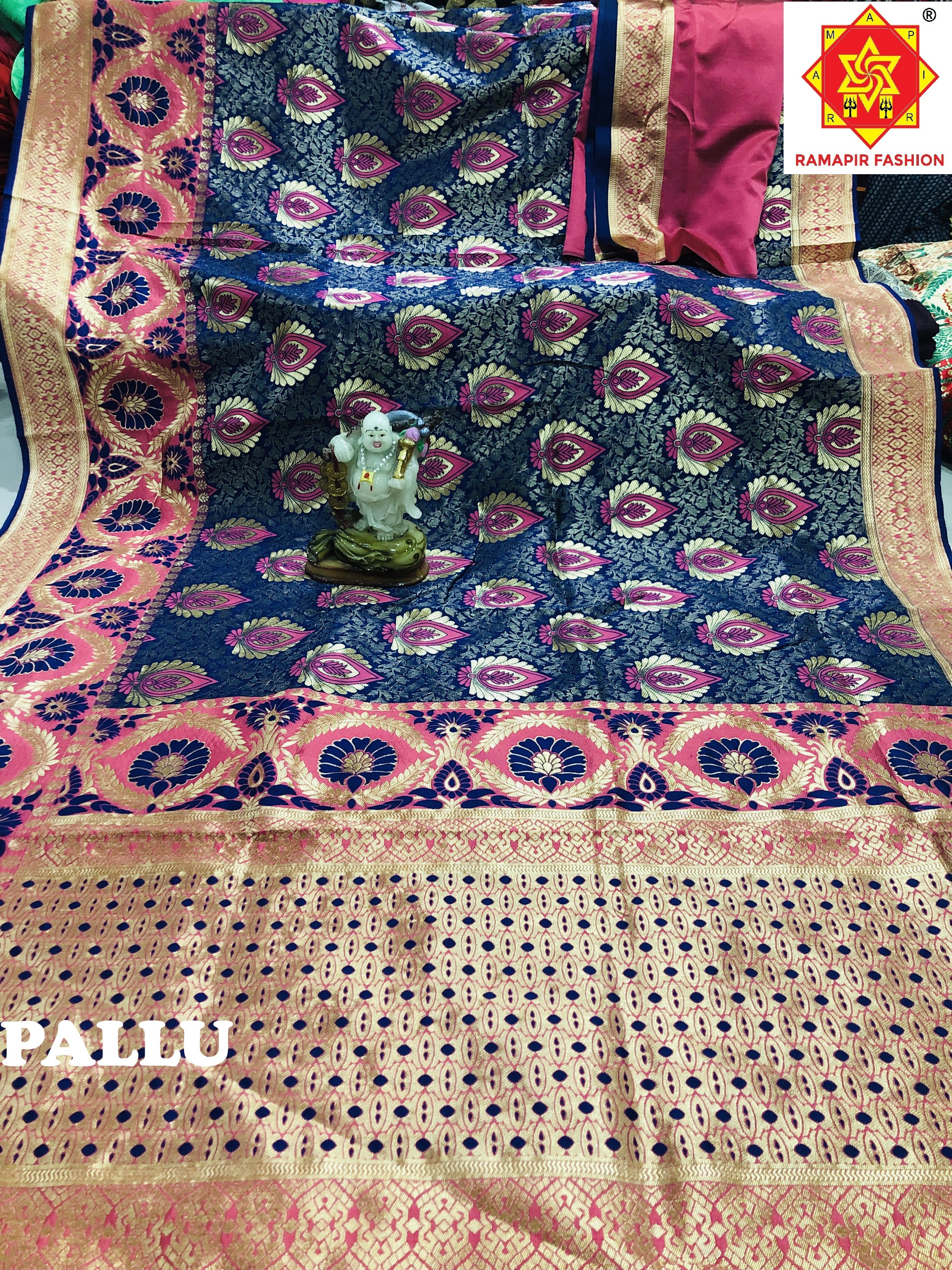 Fancy Flower Design Banarasi Saree