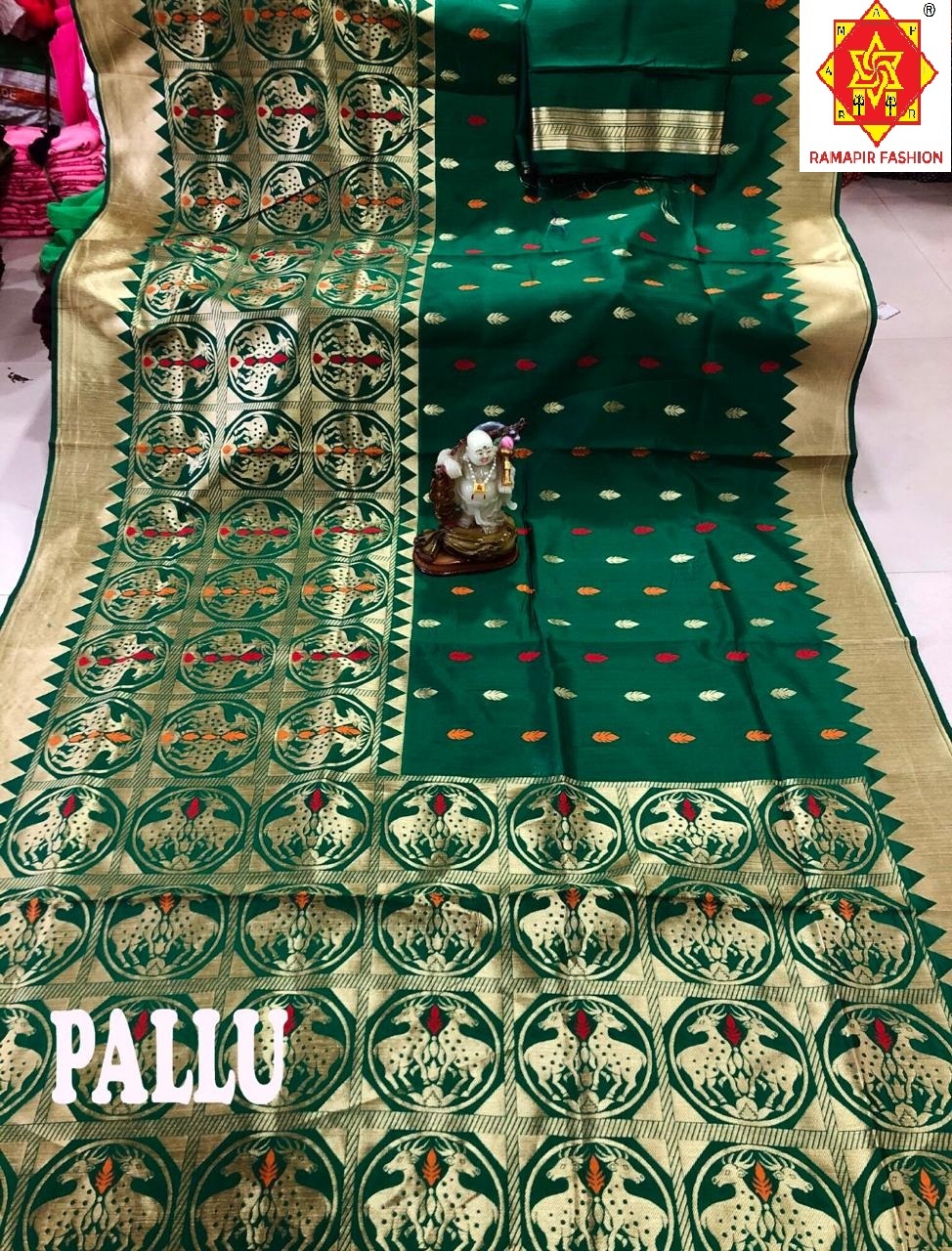 Fancy Flower Design Banarasi Saree
