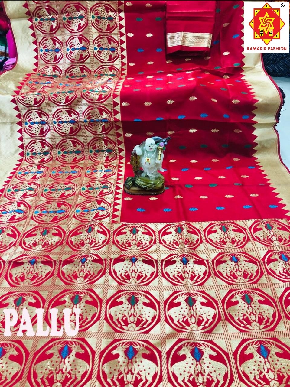 Fancy Flower Design Banarasi Saree