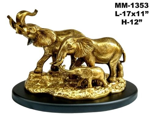 Set Big Elephant with Base in Golden Finish