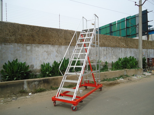 Aluminium Step Ladder With Wheel Mounted