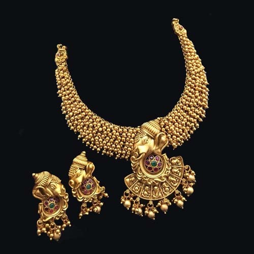 Kundan Necklace Set Gender: Women