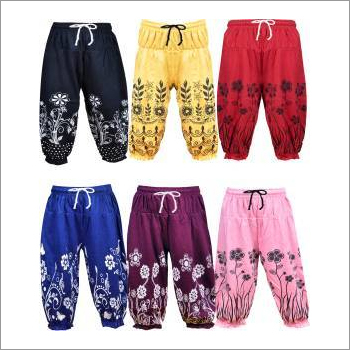 Multi Ladiies Rubber Printed Capri