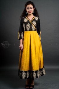 Fashionable And Trendy Rayon Kurti