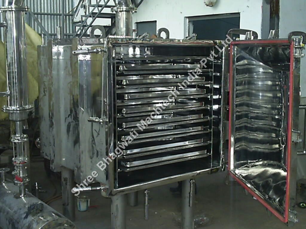 Vacuum Tray dryer