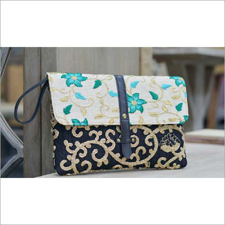STYLISH WRISTLET WITH LEATHER