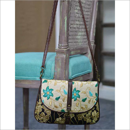 STYLISH HANDBAG WITH LEATHER TRIM