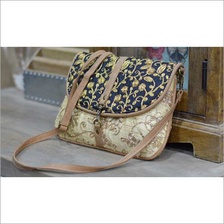 Stylish Handbag With Leather Trim Gender: Women