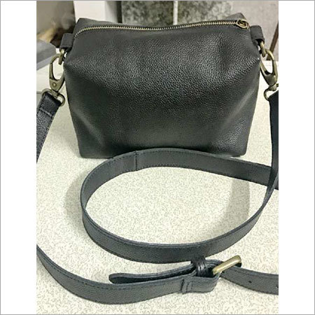 Leather Beauty Bag Gender: Women