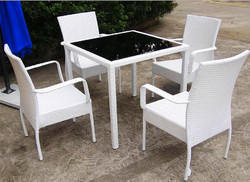 Outdoor Chairs & Tables