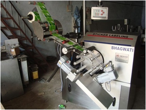 Tube Sticker Labelling Machine With Manually Feeding Systems