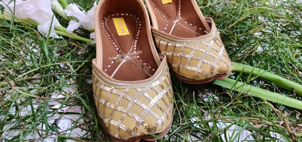 Leather Gold Party Wear Punjabi Jutti Jutis For Women (Gold)