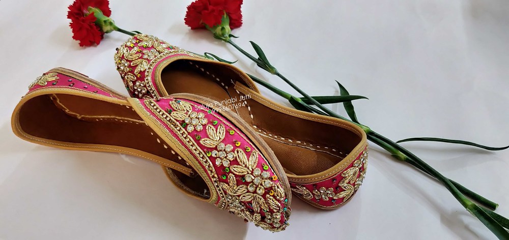 Leather Designer Pink Embroidered Punjabi Jutti Indian Shoes Jutis For Women (Pink)