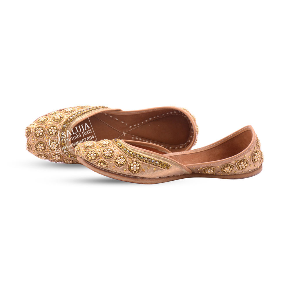 Women'S Soft Leather Peach Color Punjabi Jutti Heel Size: Flat at ...