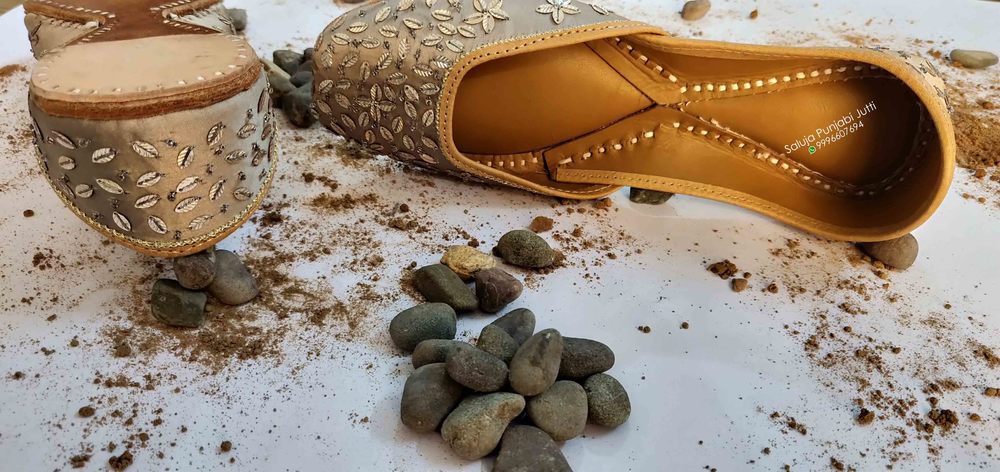 Leather Designer Gold Punjabi Jutti Fancy Jutti Punjabi Jutti Manufacturer In India