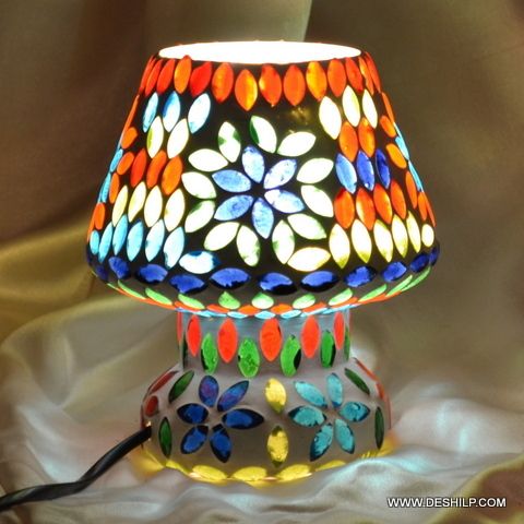 ANTIQUE STYLE GLASS TABLE LAMP