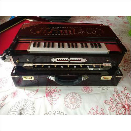 Paul 133s Harmonium