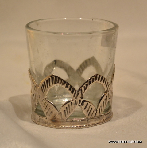 CLEAR GLASS MEAL FITTING CANDLE HOLDER