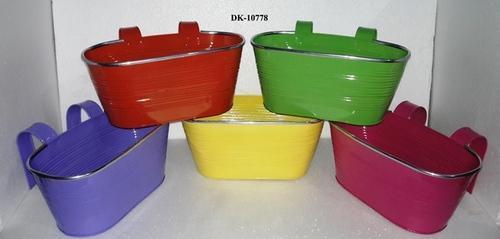 Metal Oval Planter With Handle Metal Oval Planter With Handle
