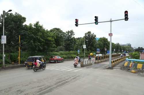 Octagonal Traffic Signal Pole - 6.1m High Galvanised Steel, 250mm A/F Bottom, Green Color