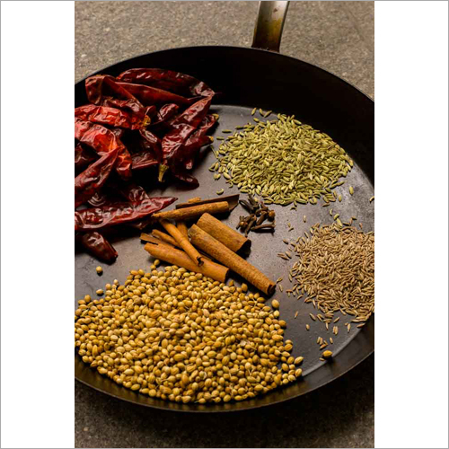 Curry Masala Powder - Fine Powder Form | Made from Handpicked Homemade Spices Free from Artificial Sweeteners Colors and Preservatives