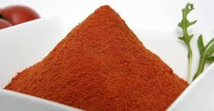Spread red tomato powder