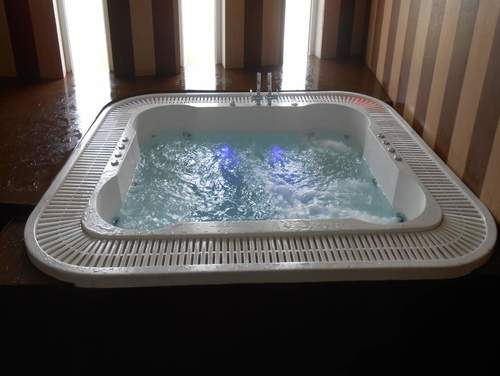 spa bath tub