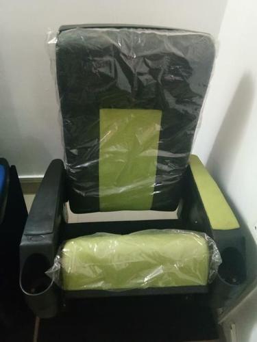 हरे रंग की थिएटर कुर्सी