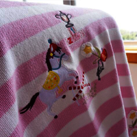 Applique knitted blanket