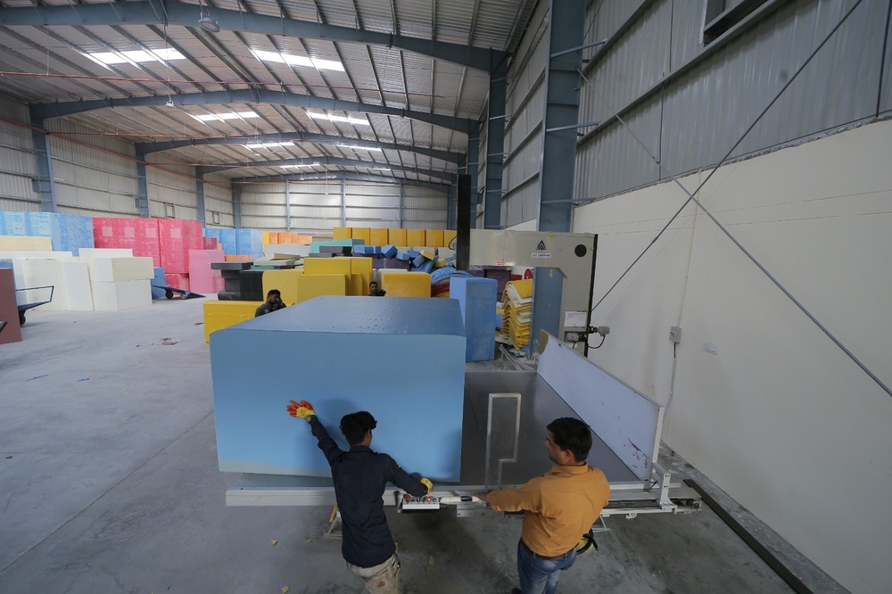 Vertical Foam Cutter