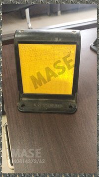 Flexible Median Marker - Color: Yellow Black