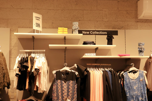 शोरूम प्रदर्शन अलमारियों