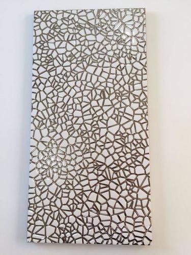 Crackle white tiles Crackle white tiles