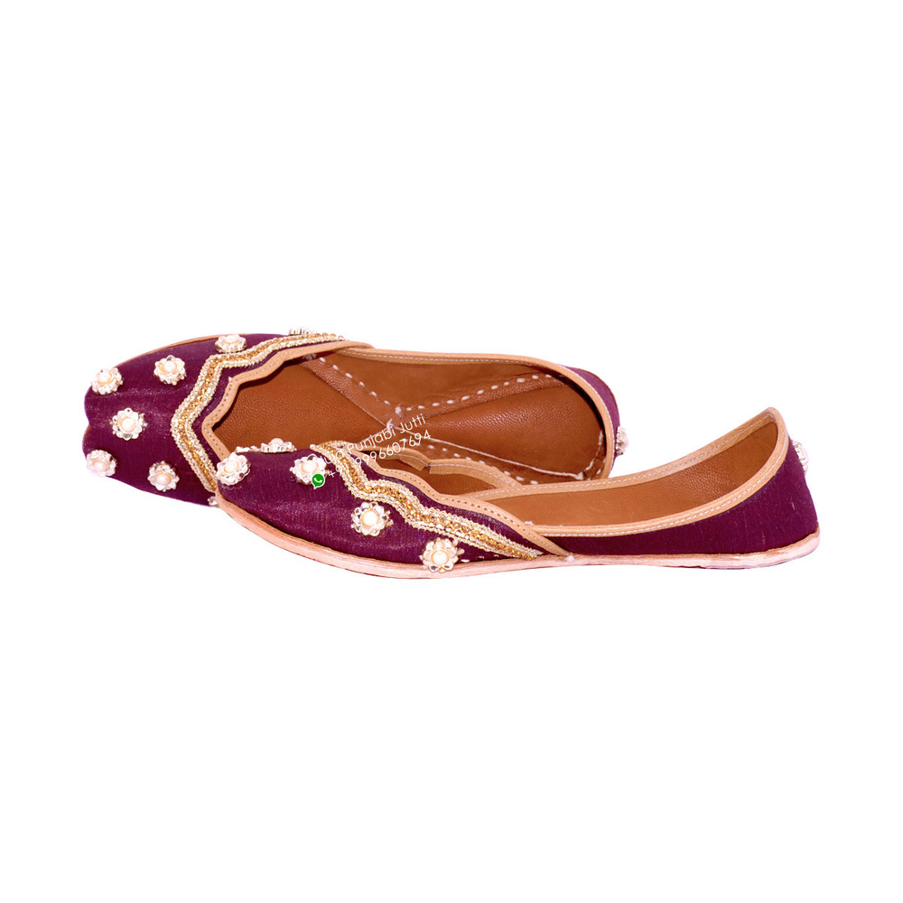 Mahroon Mehroon Color Partywear Punjabi Jutti For Woman