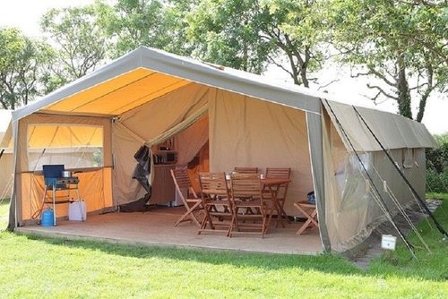 Resort Safari Tent Capacity: 5+ Person