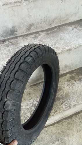 Auto tyre Auto tyre