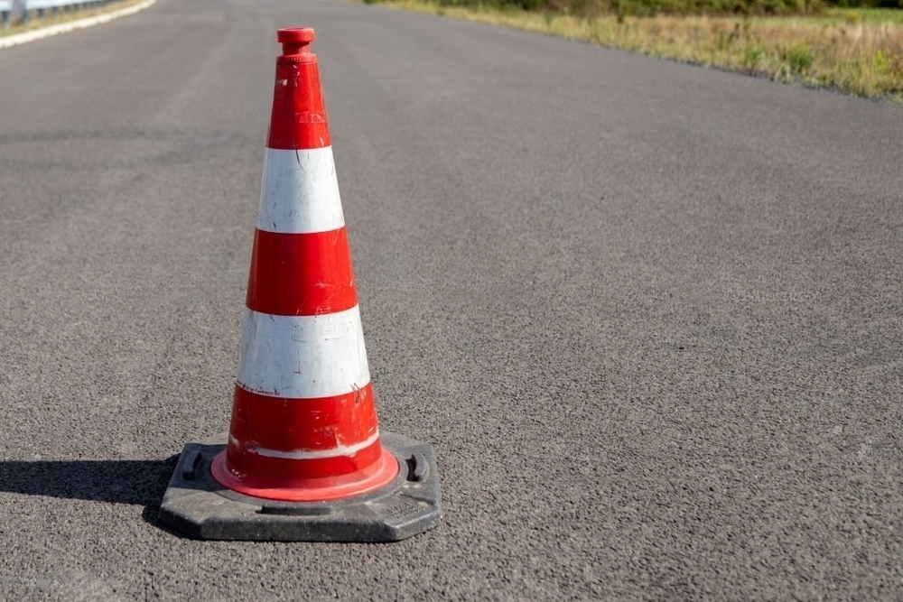 Traffic Cone - PVC Material, Weight Range 3-10 lbs, Bright Red and Orange Colors | Manual Functionality, No Power or Warranty Needed