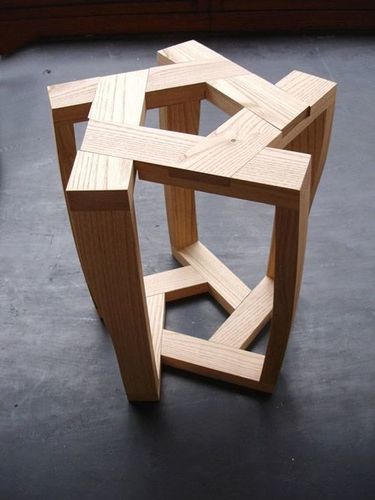 TABLE WITH GLASS TOP